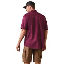 Camiseta Ariat Venttek color Dalia Morada de manga corta.