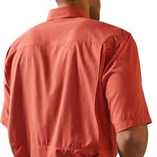 Camiseta Ariat Venttek Ouybound color Burnt Sienna de manga corta.