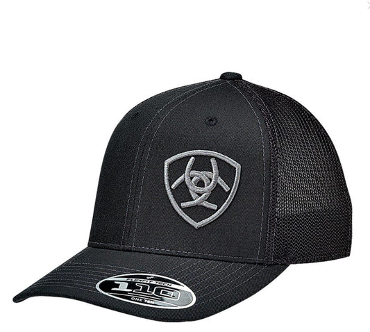 ARIAT MEN'S BLACK LOGO OFFSET LOGO CAP