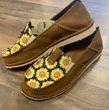 *FINAL SALE* Ariat Women's Field Of Sun Cruiser Shoes - Moc Toe
